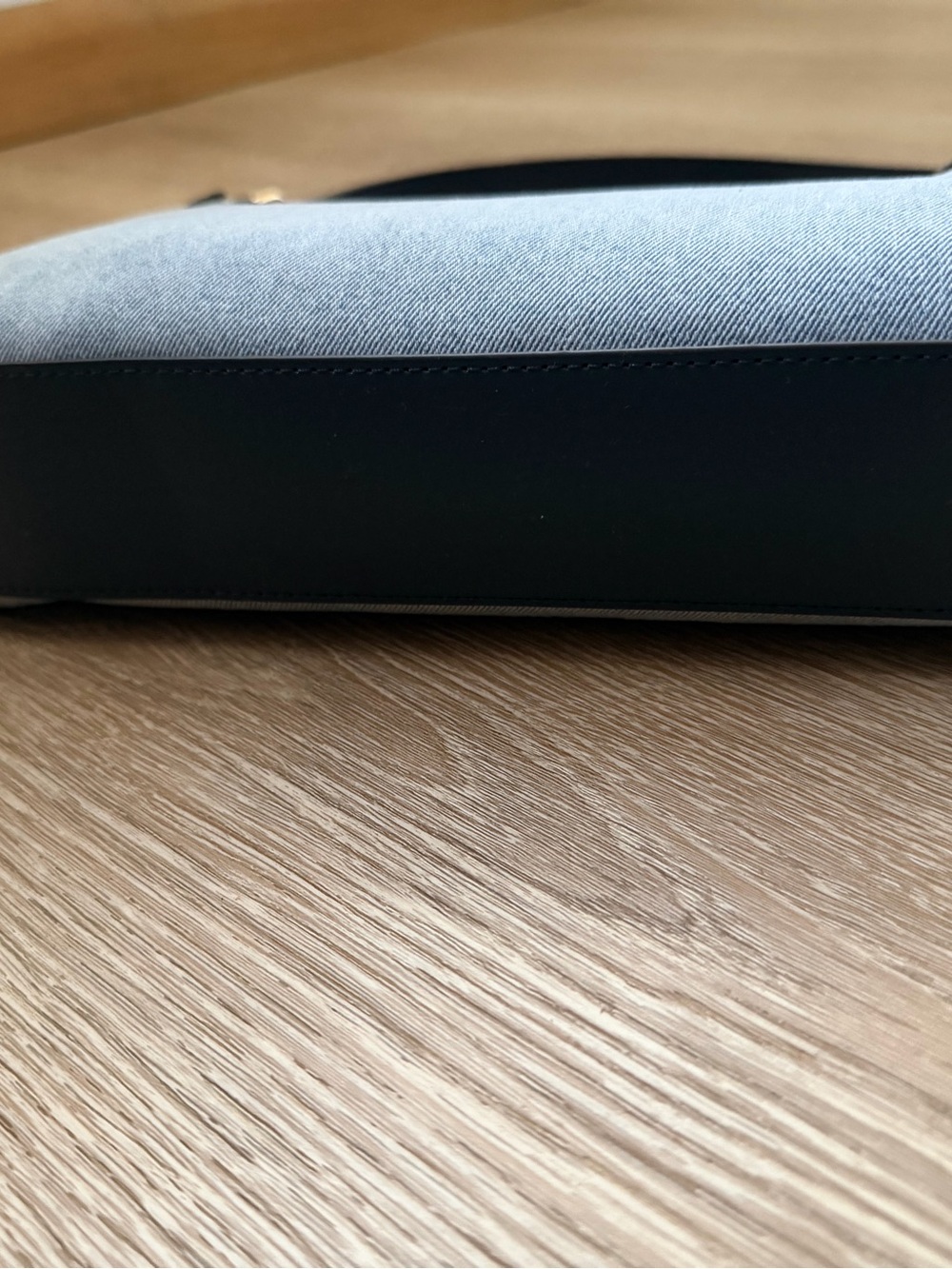MICHAEL KORS MAEVE DENIM MD POUCHETTE - Picture 4 of 7